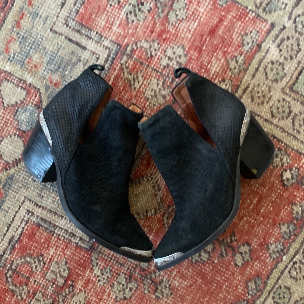Jeffrey Campbell Cromwell Black Ankle Boots 9